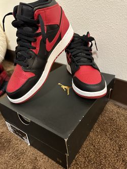 AIR JORDAN 1 MIDs 