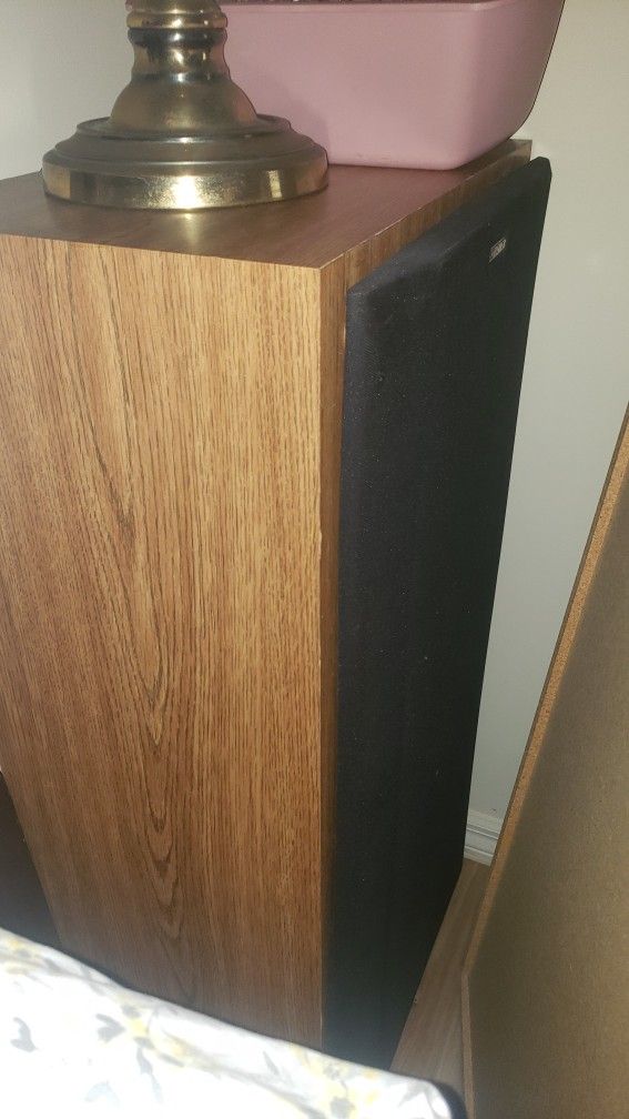 Vintage 1970s FISHER speakers