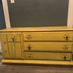 Dresser For Sale ! 