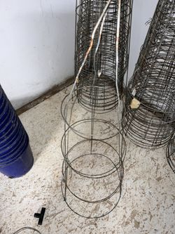 Lot of 42-Inch Wire Tomato Cages / Plant Supports Price $20