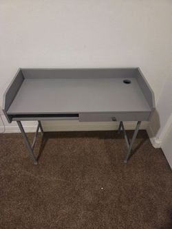 Small ikea desk (grey)