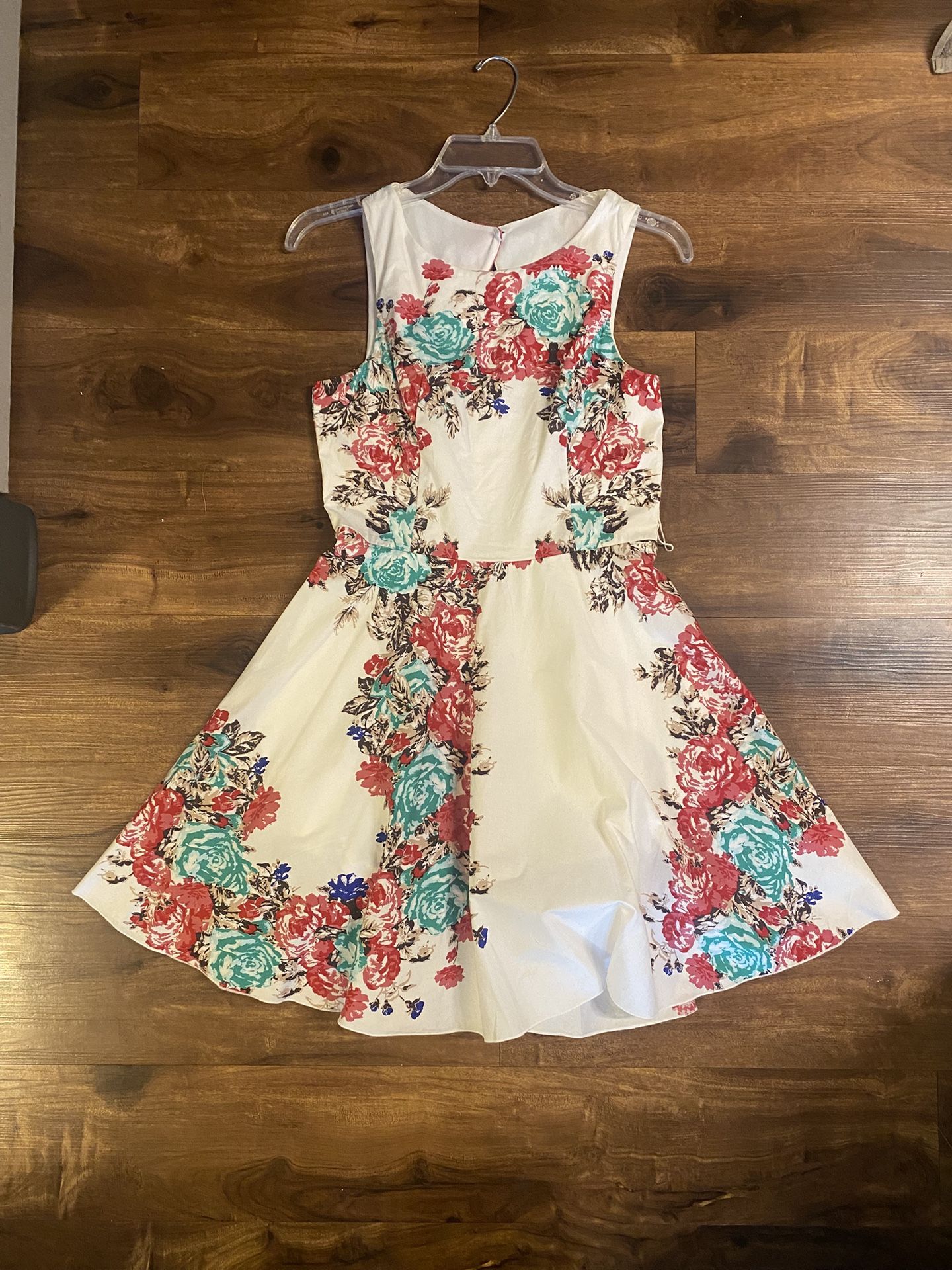 Brand new womans Bailey Blue brand white floral dress up for sale