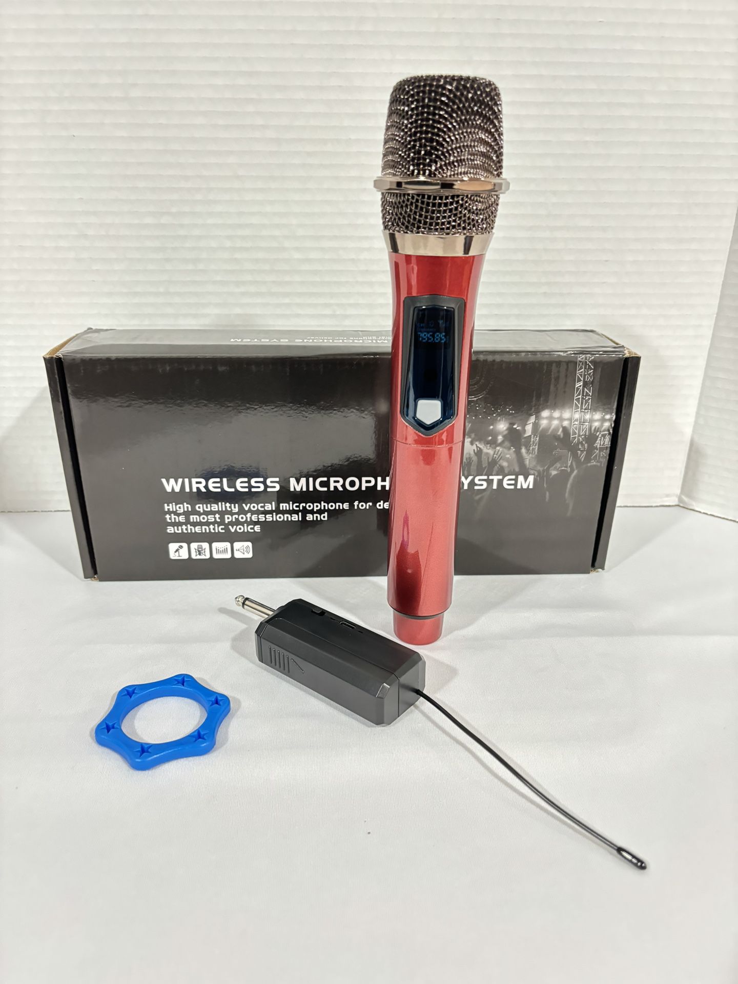 Microphone 🎤 Wireless 🛜 Battery 🔋 Charger 🔌 $25.NEW