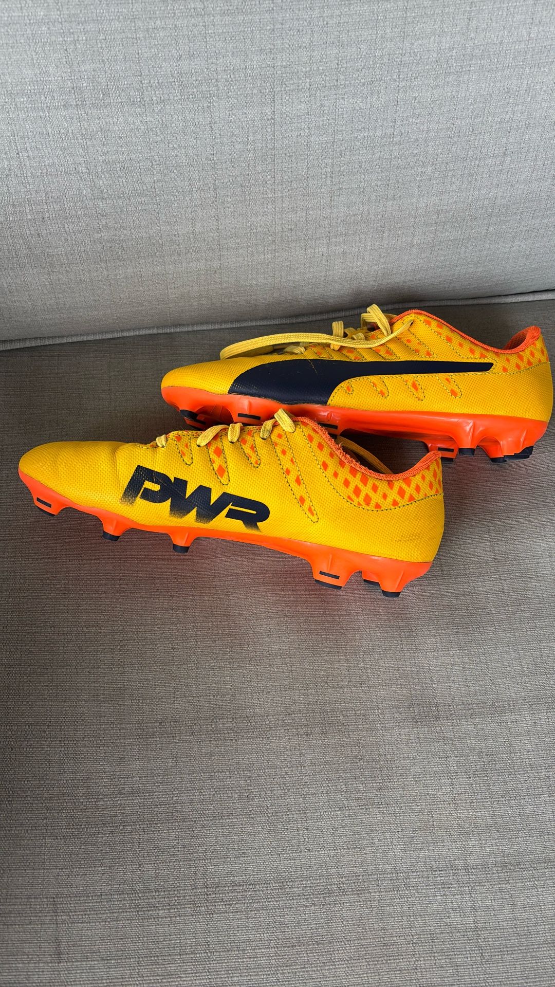 Boys Puma Soccer Cleats - Size 6