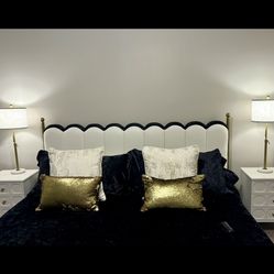 Scalloped Blk Wht Gold Bed King Size With 2 Nightstands