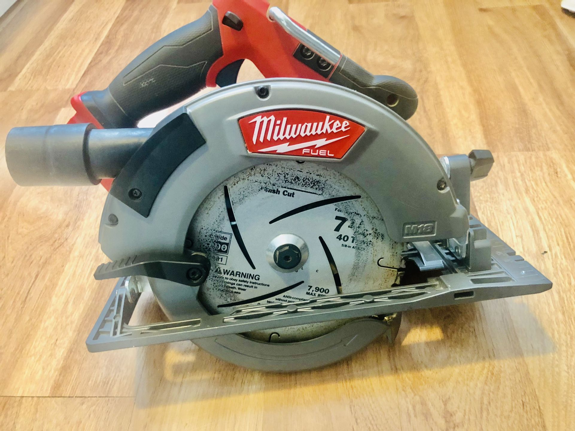 Milwaukee M18 FUEL 18-Volt Lithium-Ion Brushless Cordless 7-1/4 in. Circular Saw (Tool-Only)
