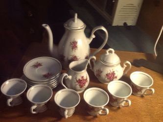 Full China tea set in good condition.