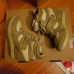 Women's Shoes - Size 7.5 - New