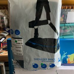 Shoulder brace with abduction pillow