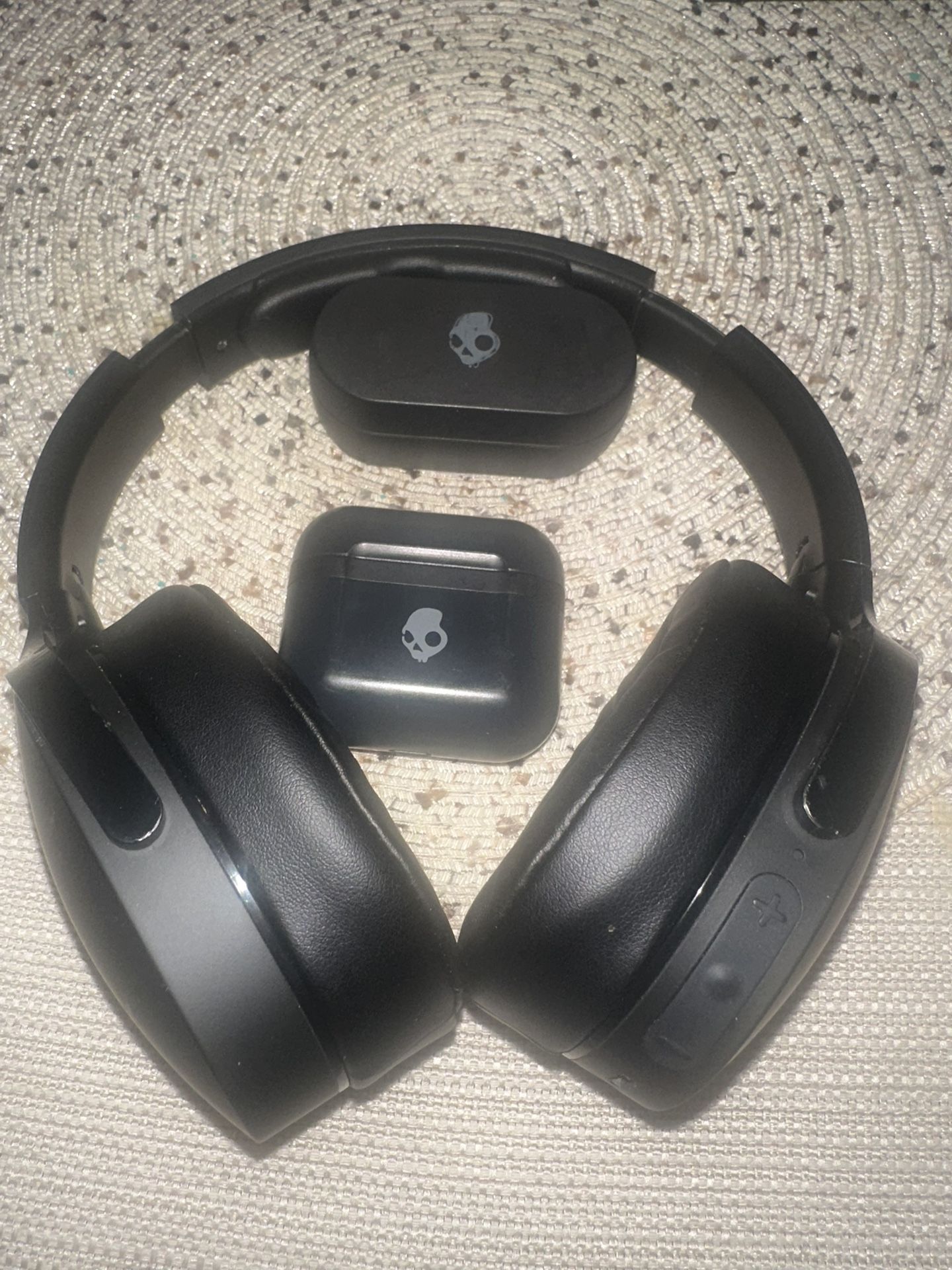 3 Skullcandy Head And Earbuds Bundle