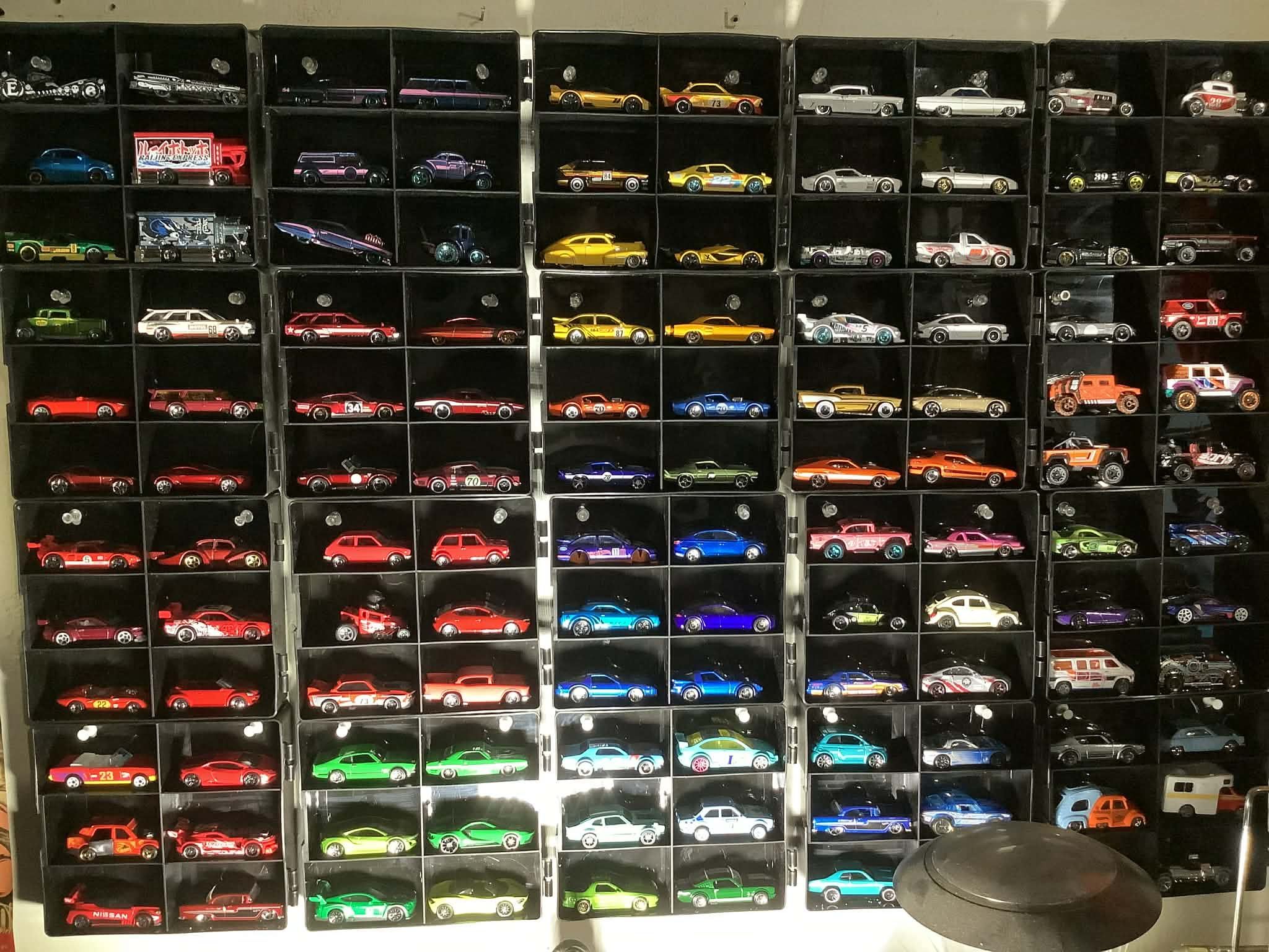 Lot Of 120 Hot Wheels Loose Diecast Cars (Valencia) $100