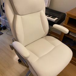 White desk chair