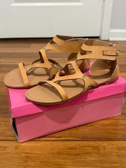 NIB Merozzi Tan Gladiator Flat Sandals Size 8