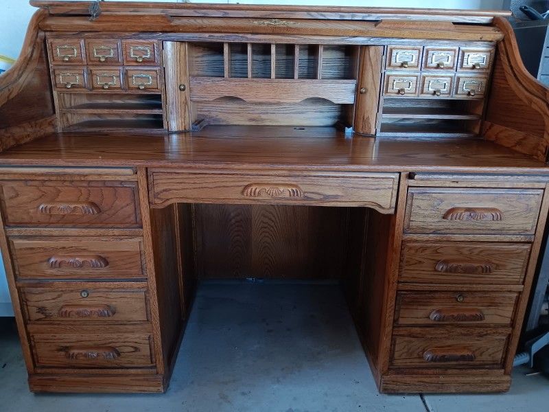 VINTAGE OAK ROLL TOP DESK *GREAT CONDITION*