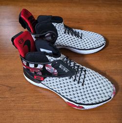 Nike Air Zoom Unvrs
