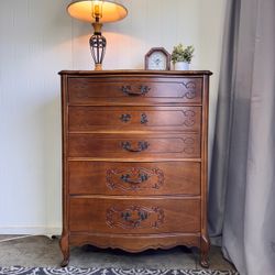 Bassett 4-drawer wooden vintage dresser - FREE DELIVERY