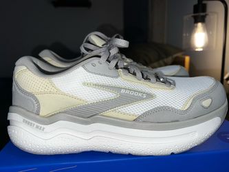 Brooks Ghost Max SE (Size 9.5) mens