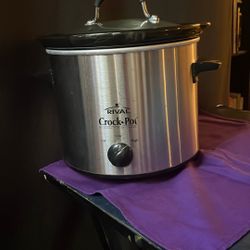 Rival 4 Qt. Crock Pot Stoneware Slow Cooker Small Good Cond As Is Pick Up Deliver. 