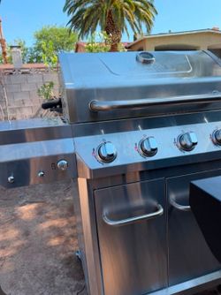 BRAND NEW PROPANE GAS BBQ GRILL  WITH SIDE BURNER