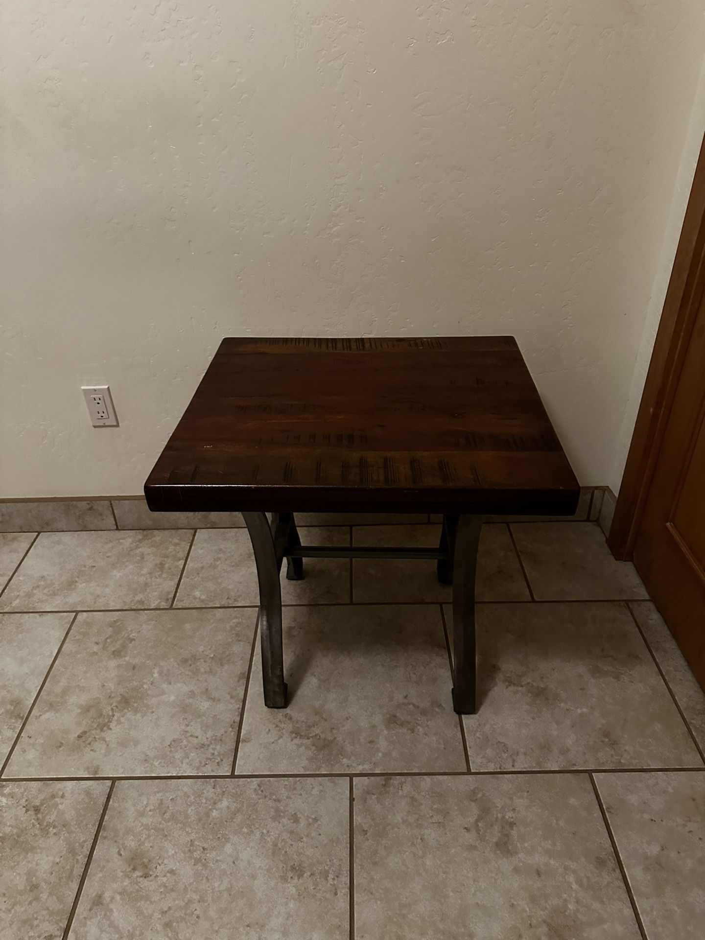 Dresbane End Table
