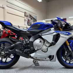 2015 YAMAHA R1