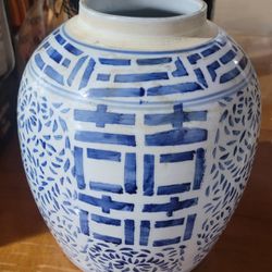 CHINESE PORCELAIN LARGE BLUE  WHITE DOUBLE HAPPINESS JAR VASE