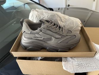 Steve Madden POSSESSION Sneakers – Size 8 – Brand New