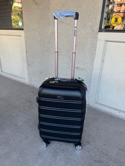 Black 22-inch Hardside Expandable Carry-On Spinner