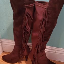 Brown Suede  Like Boots..size 8 Womens..knee  High Boots..stretchy Material...like New With Fringes 