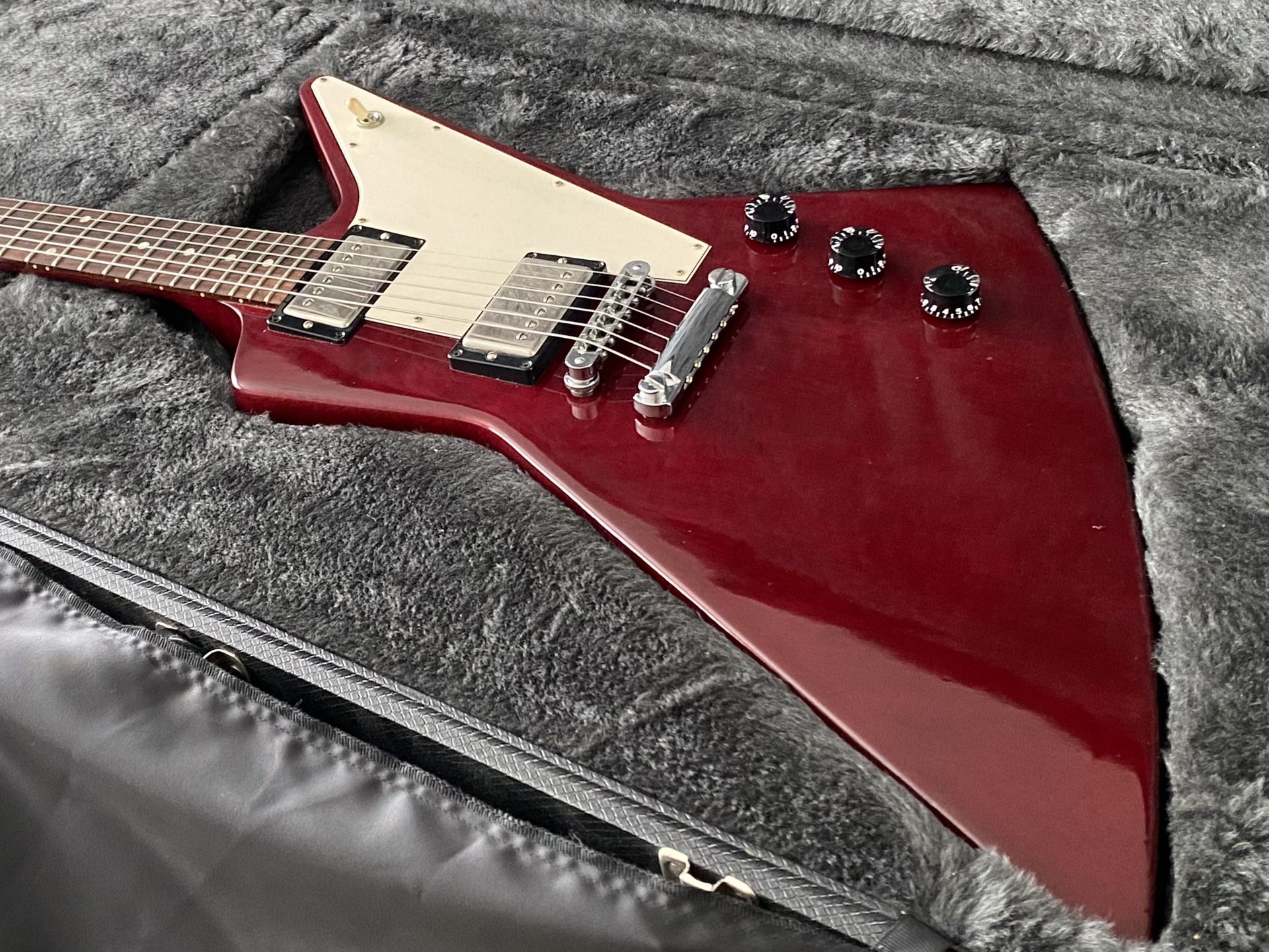 2004 Gibson Explorer ‘76 Reissue in Cherry