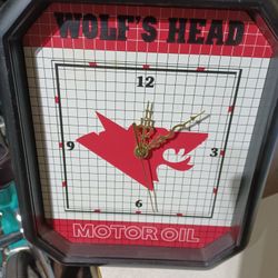 Wolfs Head Motor Oil Clock
