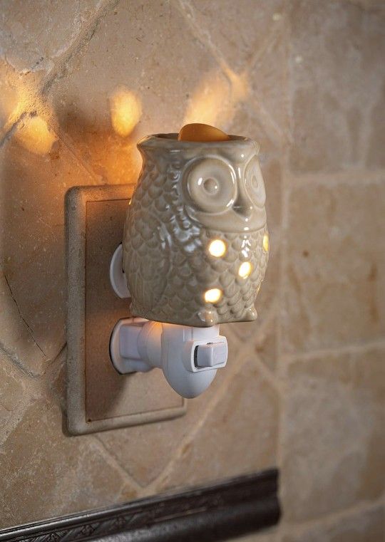 Brand New Wall Plug-in Wax Warmer for Scented Wax Ceramic Antique White Ceramic Owl Electric Home Fragrance Warmer for Essential Oils Candle Wax Melts