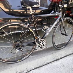 Black Cannondale R600 