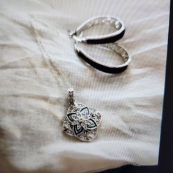 Peora Floral Wonder Sterling Silver Floral Design Pendant Necklace With Cubic Zirconia