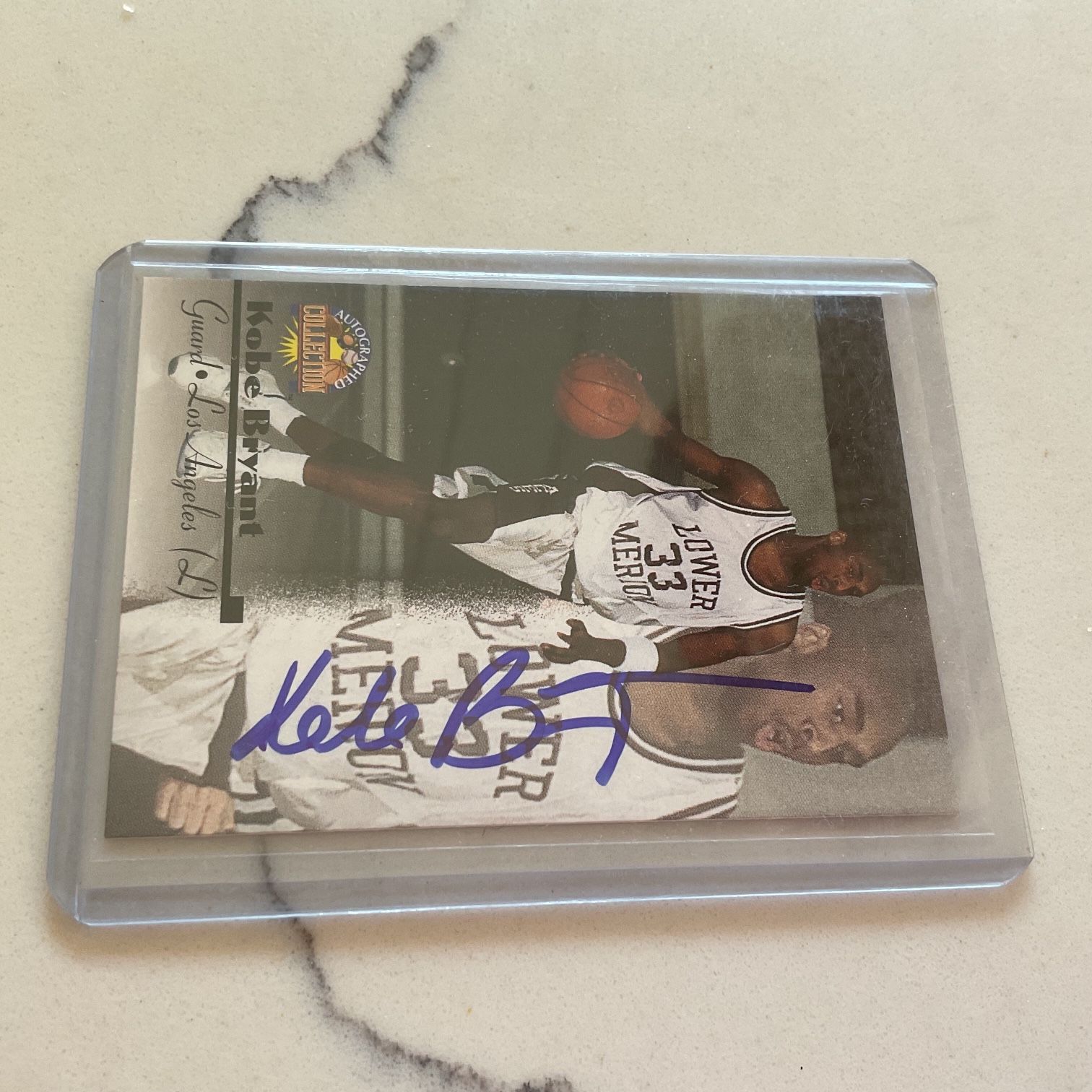 1996 Kobe Bryant Scoreboard Auto Rookie Card for Sale in San Diego 