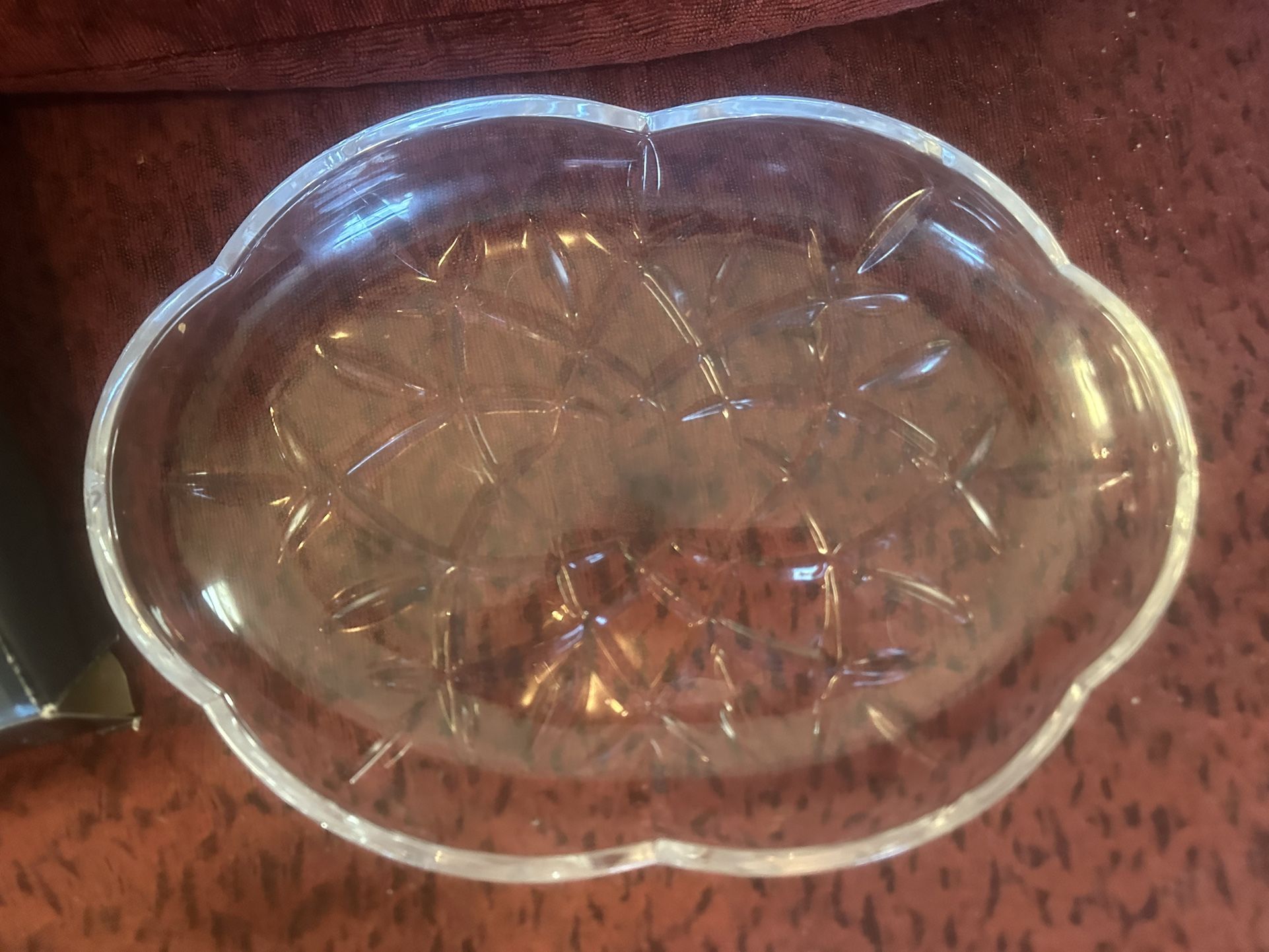 New. Gotham Crystal Bread Tray. 10$