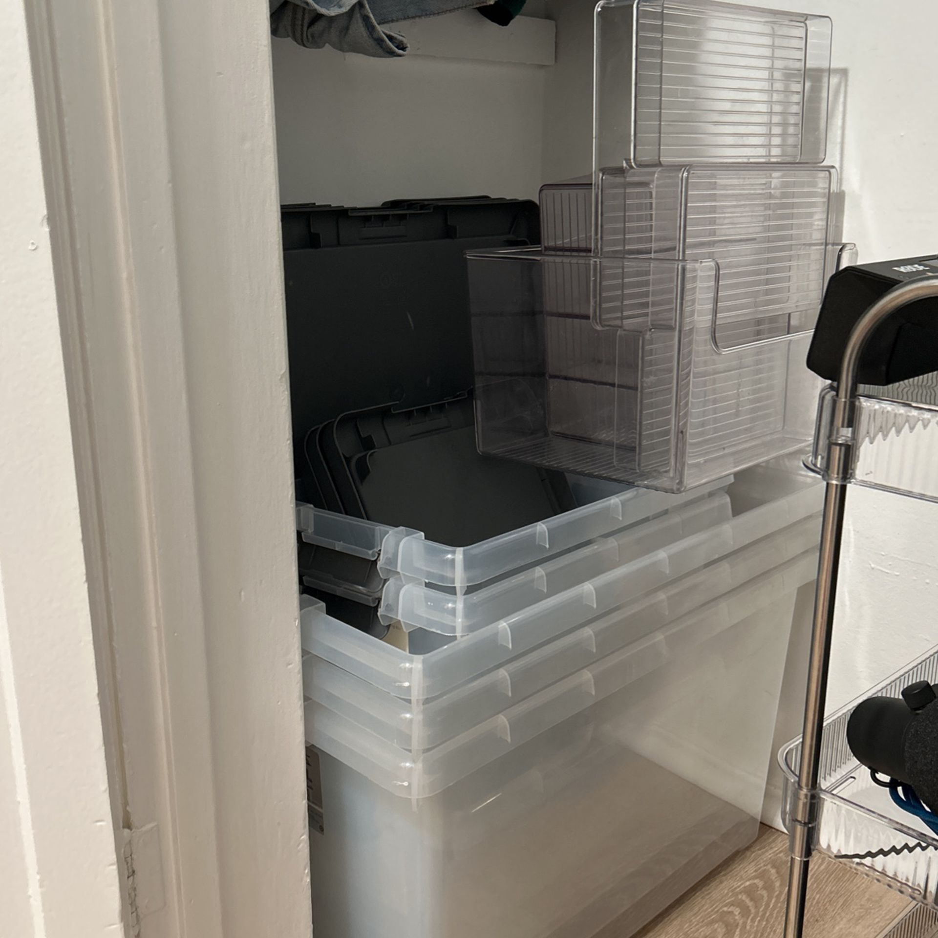 Various storage containers/organizers