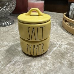 Super Cute New Rae Dunn Salt & Pepper