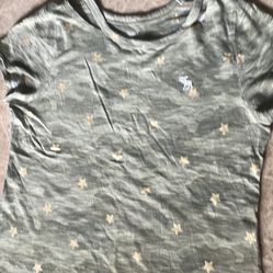 Girls top Ssz. 13/14.  AVAILABLE, Good Condition !