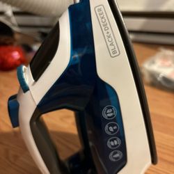 BLACK+DECKER Easy Steam Compact Iron
