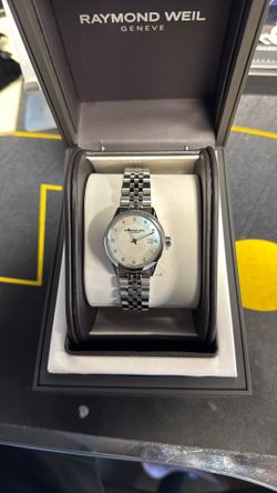 Raymond Weil Woman’s Mother Of Pearl Watch