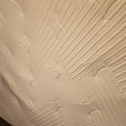 King Size Mattress And Very Good Condition Used It For A Couple Of Months It's Not Dirty It Has No Stains I Actually Paid $750 But I'm Only Ask 250