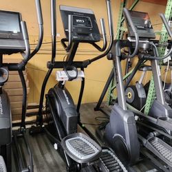 Nordictrack Airglide 7i Elliptical with padded steps - 15% incline -5% decline - 380$