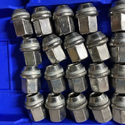 2020-2024 C8 Corvette Lug Nuts Size 14mm X 1.5 OEM