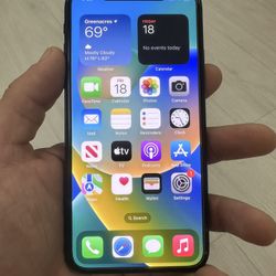 iPhone XS Unlocked For Any Carrier W/ New Tempered Glass Screen Protector And Charger 