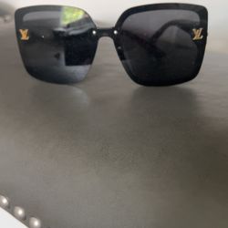 Women’s Louis Vuitton Sunglasses (Authentic)