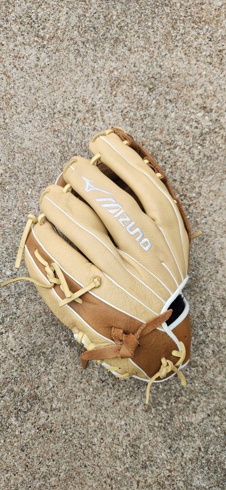 Mizuno Softball Glove (12.5inch)
