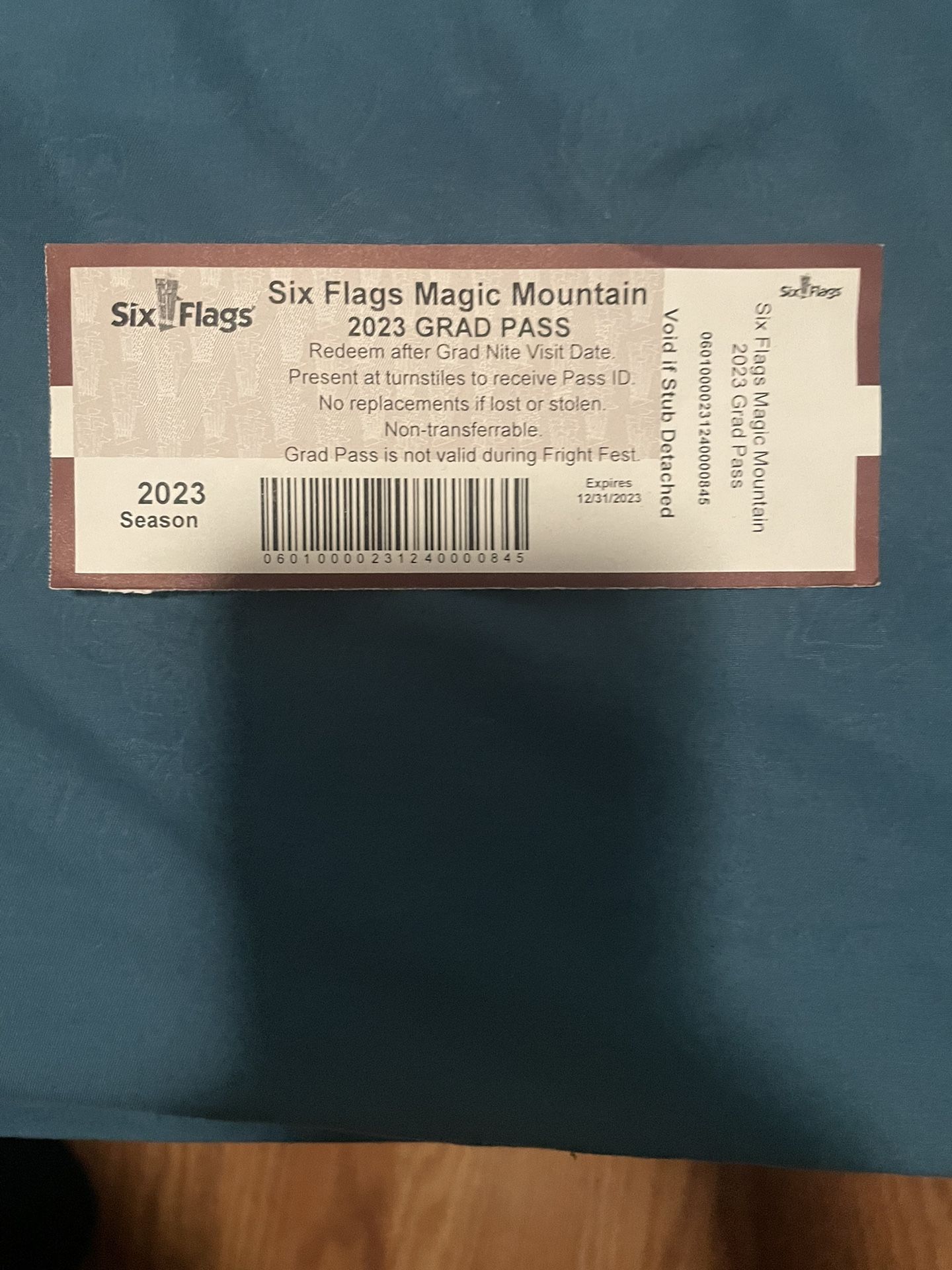 Six Flags Grad Pass 