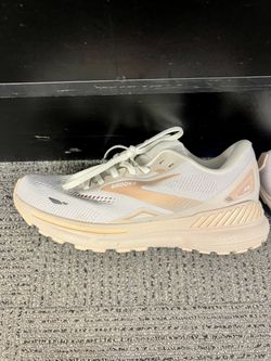 LIKE NEW BROOKS WOMENS SIZE 7 DNA LOFTV2