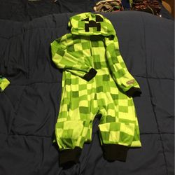 Minecraft boys Pajama Size 6/7 